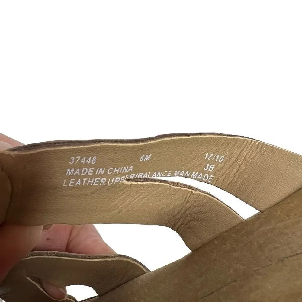 Clark’s bendable nude beige ina cherish leather sandals size 6